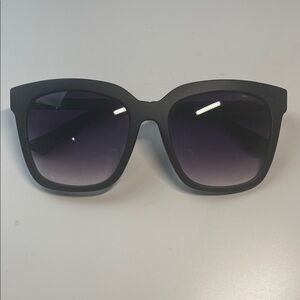 Diff Sunglasses Hailey matte black EUC
